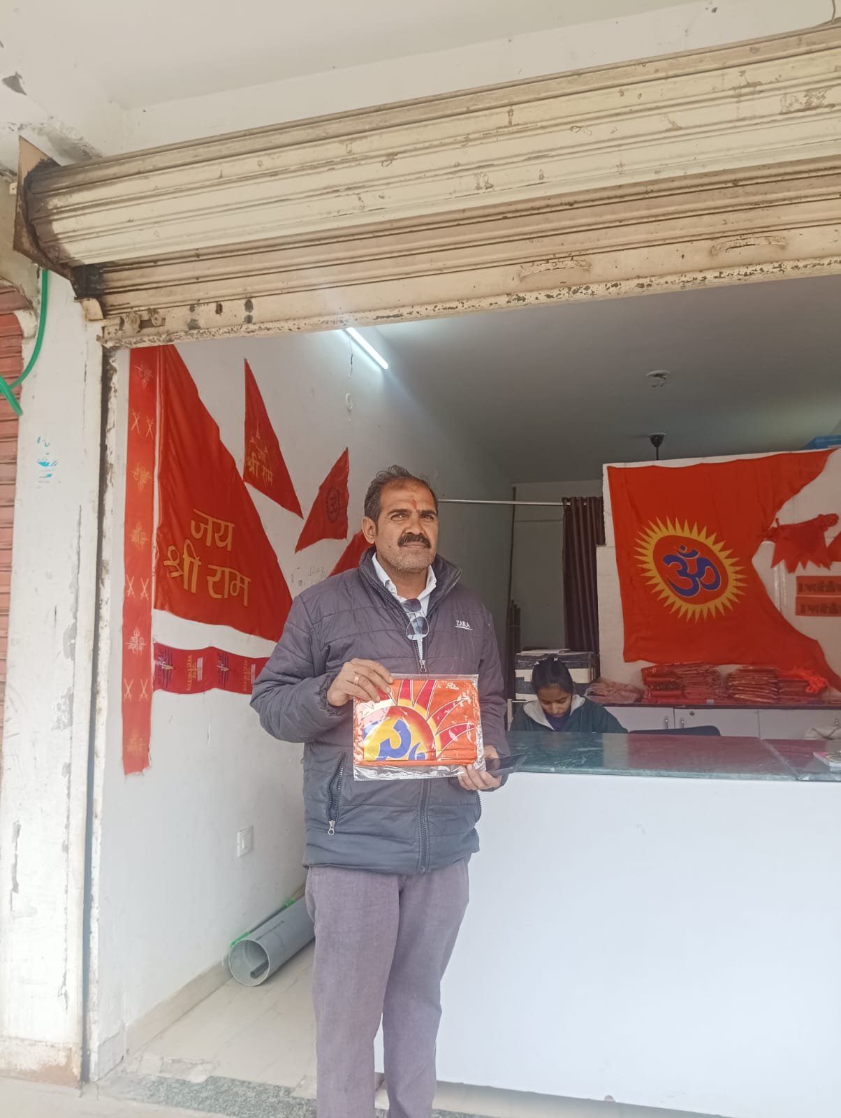 हमारे सम्मानीय भगवा धारी